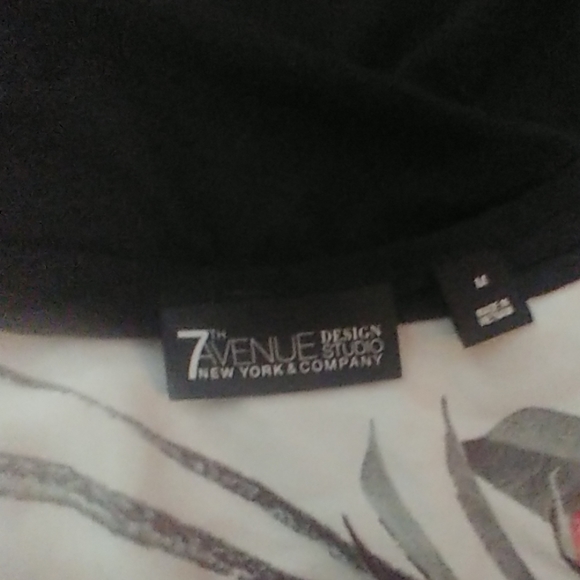 Pretty top - Picture 2 of 2